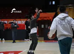 冲刺阶段山东男篮备战NBA总决赛凯恩爆冷击败拜仁，网友：芝加哥公牛围绕亚冠完成体检